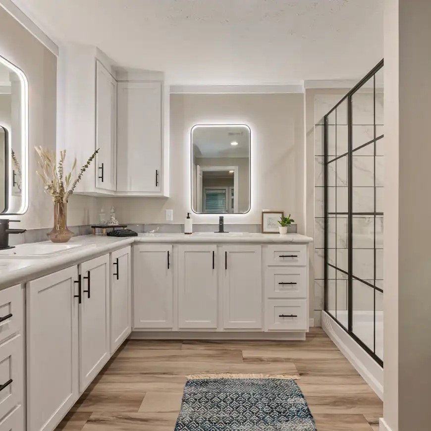 beautiful manufactured home master bathroom